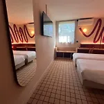 Western Du Phare Otel