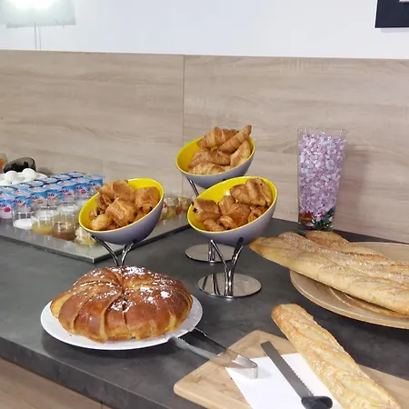 Western Du Phare מלון 3*