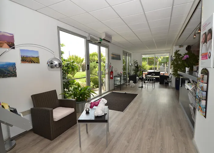 Western Du Phare מלון