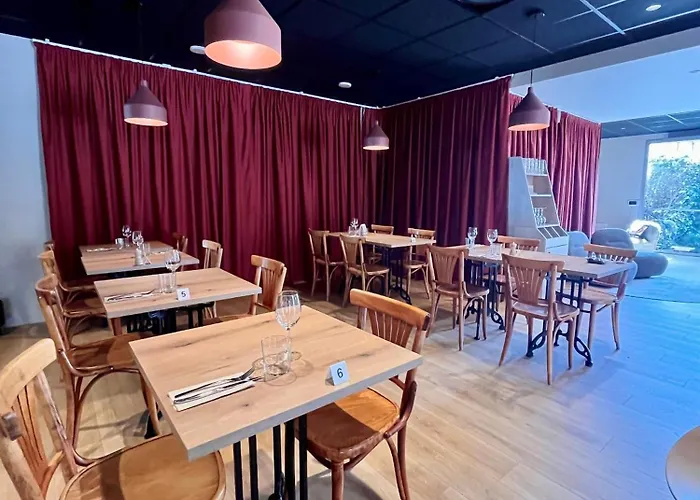 Western Du Phare מלון 3*