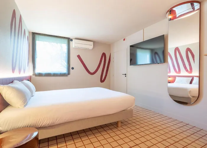 Western Du Phare מלון 3*