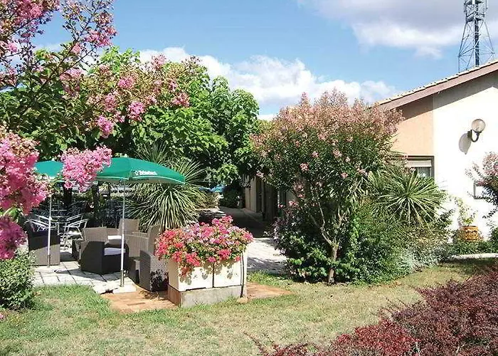 Western Du Phare מלון